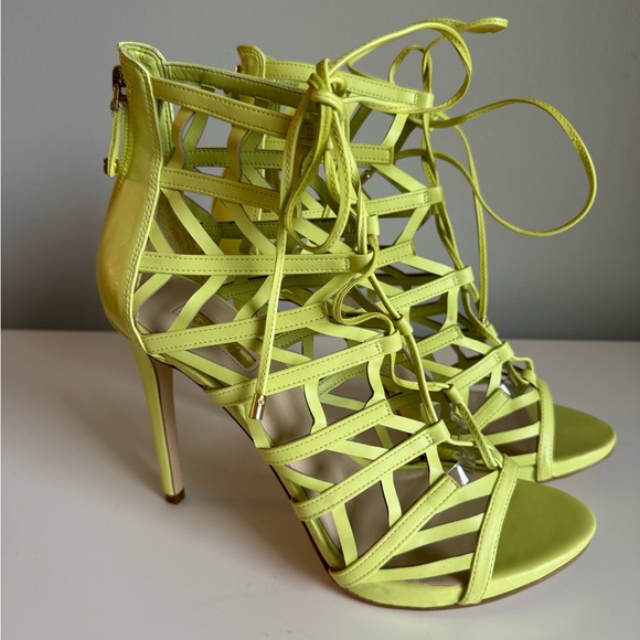 Heels Guess , size 9 - Picture 9 of 11